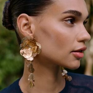 New in Box - NWT Zara Raised Gold Metal Flower Earrings